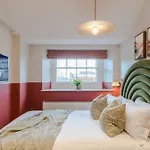 Апартаменты Redland Place - Your