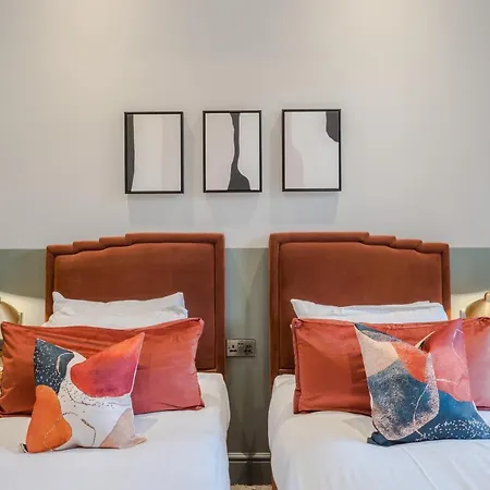 Redland Place - Your Apartmán