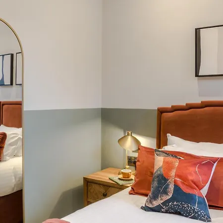 Redland Place - Your Apartmán