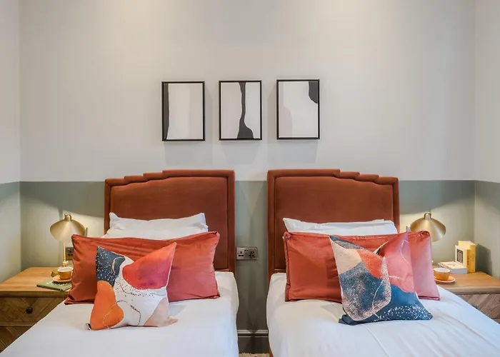 Redland Place - Your Apartmán