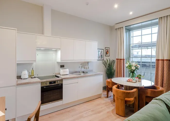 Redland Place - Your Apartmán