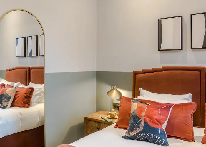 Redland Place - Your Apartmán