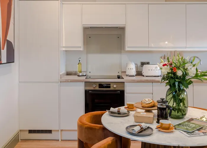 Redland Place - Your Apartmán